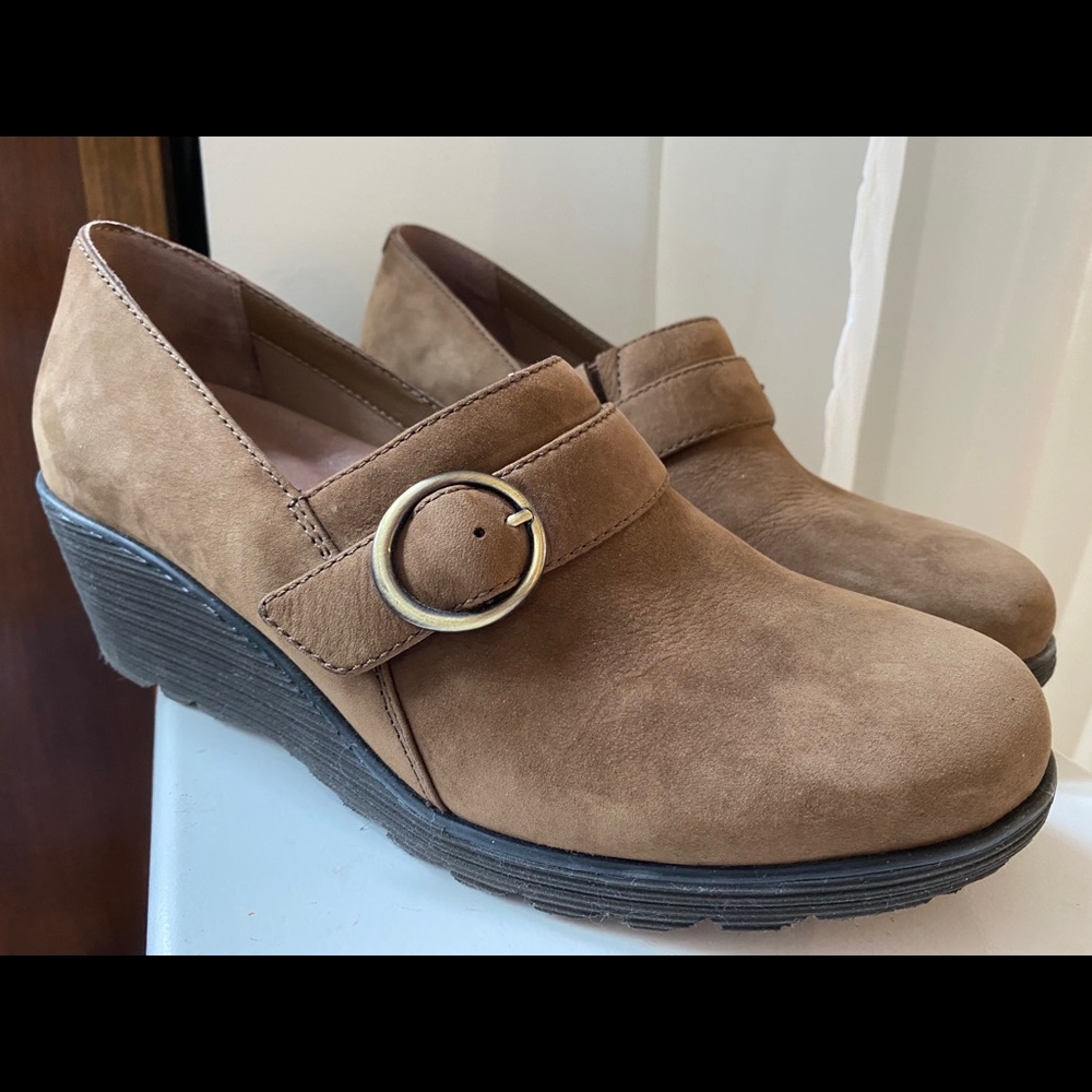 NWOT Sz 39/9 DANSKO Brown Leather Loafer Wedges